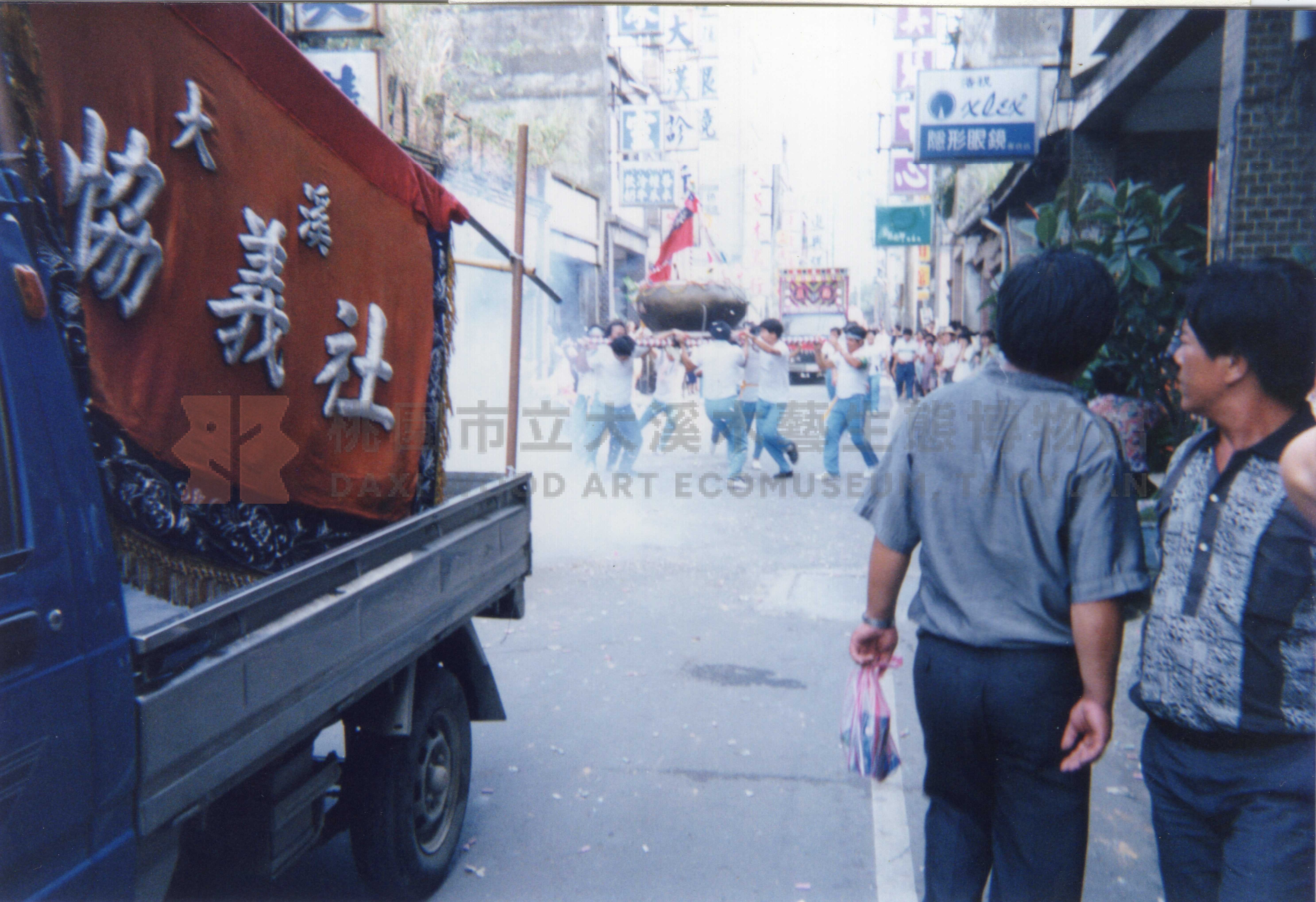 民國81年(1992)大溪協義社遶境隊伍照主題的圖片縮圖第3張